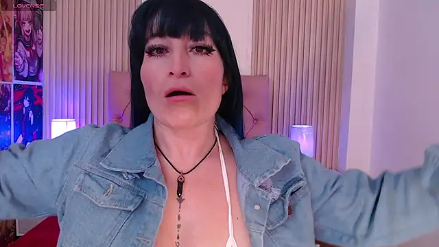 Snapshot of alicia_moom chatting on 6, 6, 2026 alicia moom online show from 6, 6, 2026