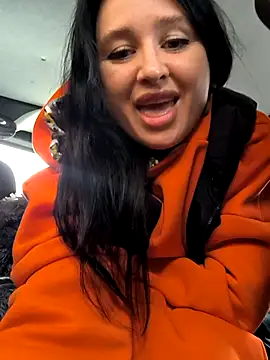 Snapshot of KikiXRed chatting on 4, 3, 2026 KikiXRed online show from 4, 3, 2026