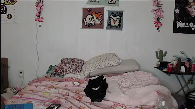 Cupcakecutie449 online show from 8, 4, 2026