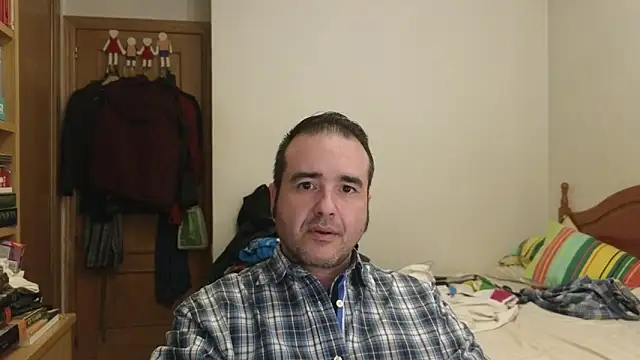 curiosillo83 online show from 22, 4, 2026