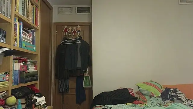 Snapshot of curiosillo83 chatting on 8, 7, 2026 curiosillo83 online show from 8, 7, 2026