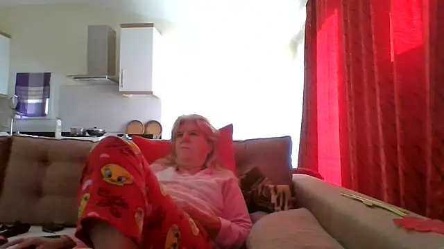 Snapshot of TrustfulVampire1 chatting on 15, 11, 2025 TrustfulVampire1 online show from 15, 11, 2025