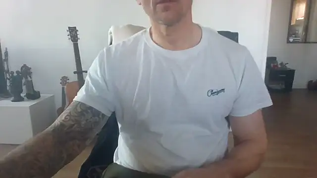 Snapshot of jouet75 chatting on 23, 4, 2026 jouet75 online show from 23, 4, 2026