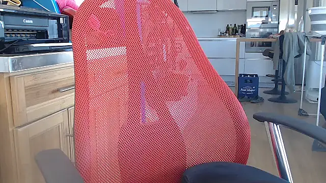 Lisa Sack online show from 27, 10, 2025