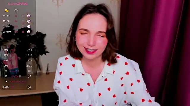 KindHazelHere  online show from 8, 9, 2025