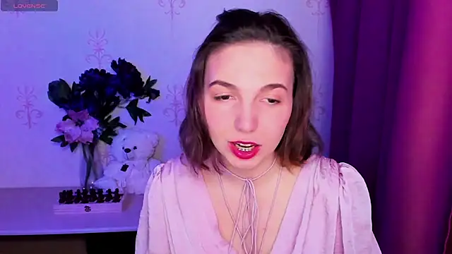 KindHazelHere  online show from 7, 2, 2026