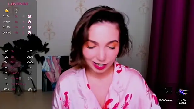 KindHazelHere  online show from 6, 10, 2025