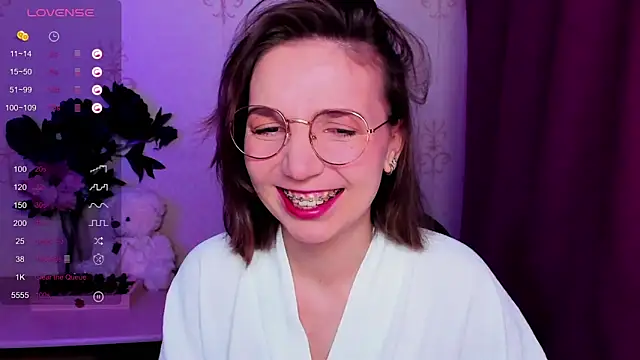 KindHazelHere  online show from 1, 3, 2026