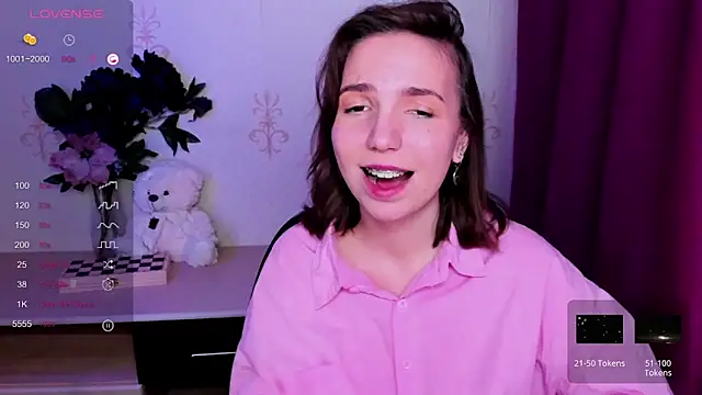 KindHazelHere  online show from 11, 4, 2026