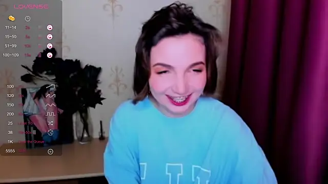 KindHazelHere  online show from 28, 9, 2025