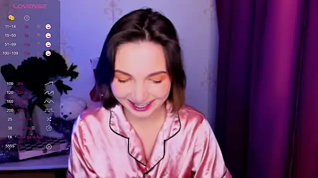 KindHazelHere  online show from 21, 12, 2025