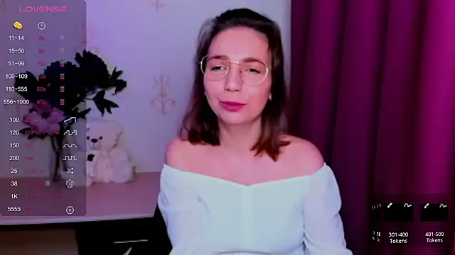 KindHazelHere  online show from 19, 5, 2026