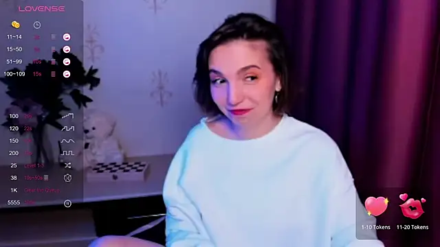 KindHazelHere  online show from 13, 11, 2025