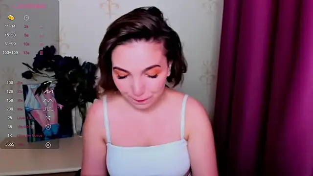 KindHazelHere  online show from 4, 10, 2025