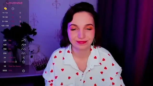 KindHazelHere  online show from 22, 11, 2025