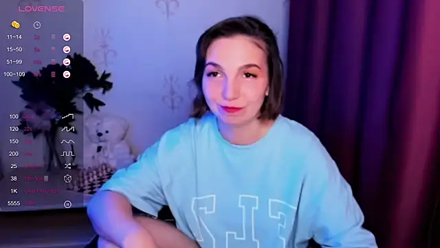 KindHazelHere  online show from 4, 11, 2025