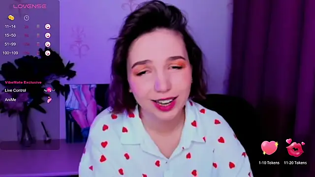 KindHazelHere  online show from 18, 10, 2025