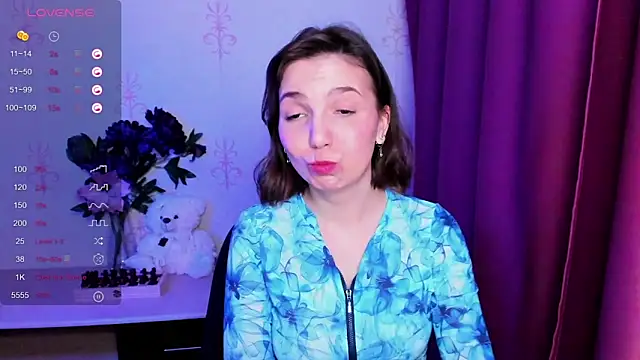 KindHazelHere  online show from 5, 2, 2026