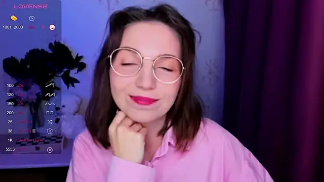 KindHazelHere  online show from 13, 4, 2026