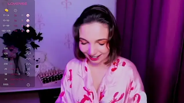 KindHazelHere  online show from 25, 11, 2025