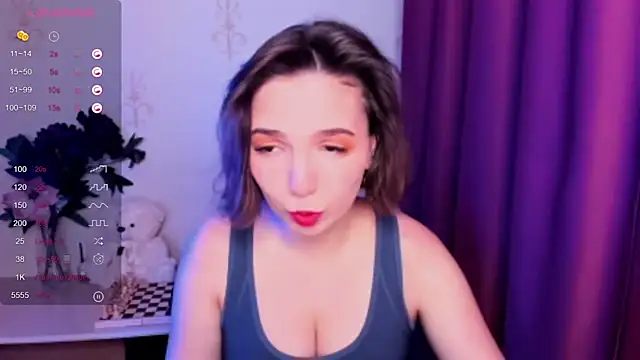 KindHazelHere  online show from 8, 11, 2025