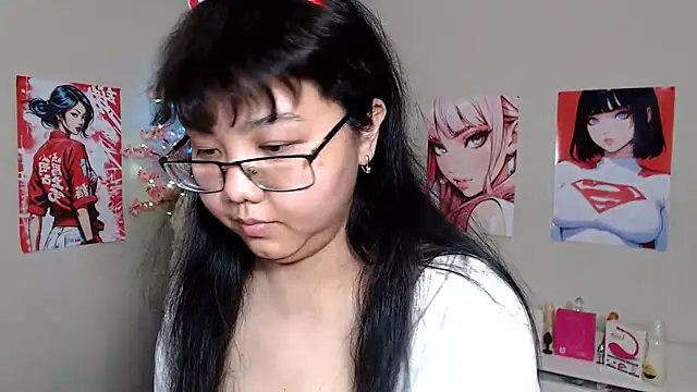 Snapshot of Moertomlly chatting on 28, 10, 2025 Moertomlly online show from 28, 10, 2025