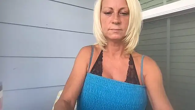 Snapshot of TiffaneyLove chatting on 12, 7, 2026 TiffaneyLove online show from 12, 7, 2026