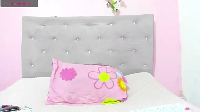 Ania-Ross online show from 3, 3, 2025