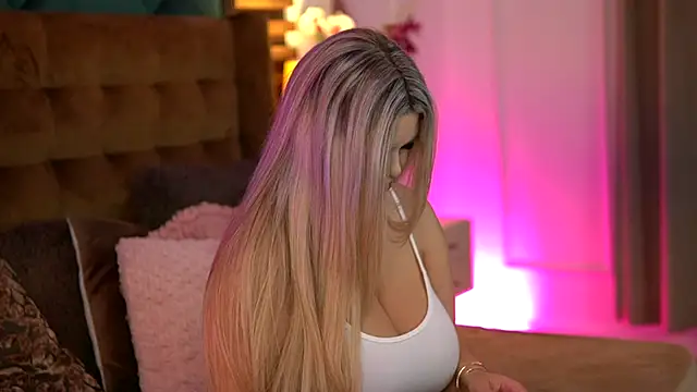 SophieBoobsX online show from 20, 12, 2025