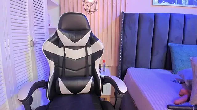 Snapshot of ashlye_miller_ chatting on 4, 3, 2026 ashlye miller online show from 4, 3, 2026