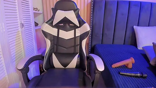 ashlye miller  online show from 23, 12, 2025