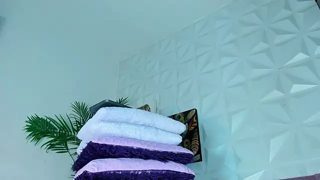 Hellen Sky online show from 5, 12, 2025