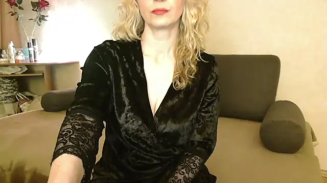 Natasha Nannette online show from 3, 12, 2025