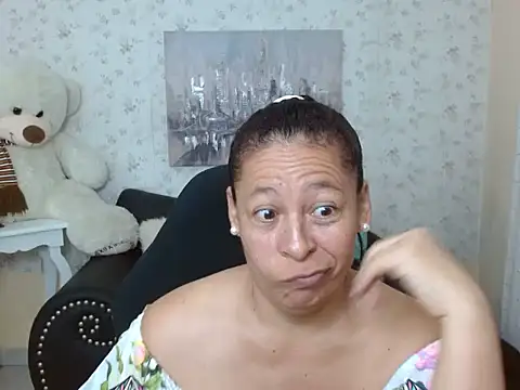 mature martina online show from 18, 4, 2026