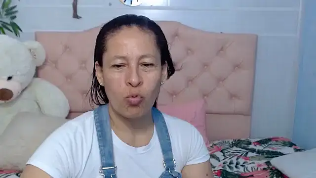 mature martina online show from 9, 9, 2025