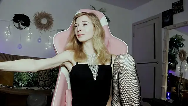 ivankai  online show from 22, 3, 2025