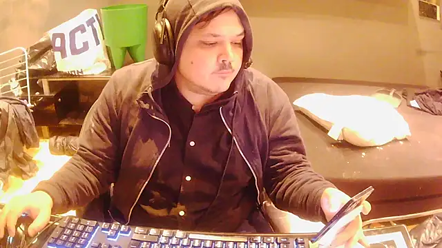 Snapshot of Bebemickey75 chatting on 23, 11, 2025 Bebemickey75 online show from 23, 11, 2025