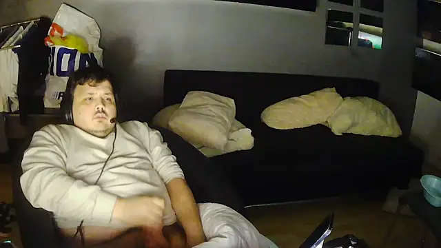 Snapshot of Bebemickey75 chatting on 28, 11, 2025 Bebemickey75 online show from 28, 11, 2025