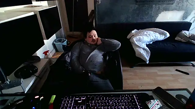 Snapshot of Bebemickey75 chatting on 15, 3, 2026 Bebemickey75 online show from 15, 3, 2026