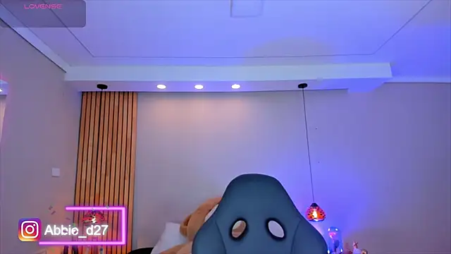 AbbieEdmond online show from 10, 9, 2025