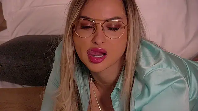 Denisse Perry online show from 24, 2, 2026