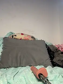 Snapshot of coral1727 chatting on 4, 11, 2025 coral1727 online show from 4, 11, 2025