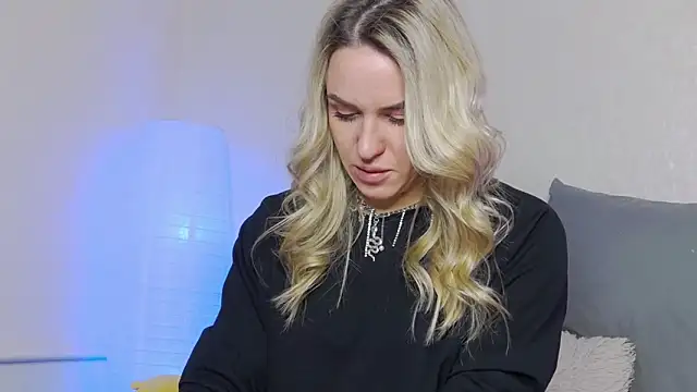 SofiJames online show from 6, 3, 2025