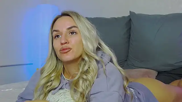 SofiJames online show from 7, 10, 2025