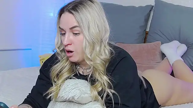 SofiJames online show from 6, 3, 2025