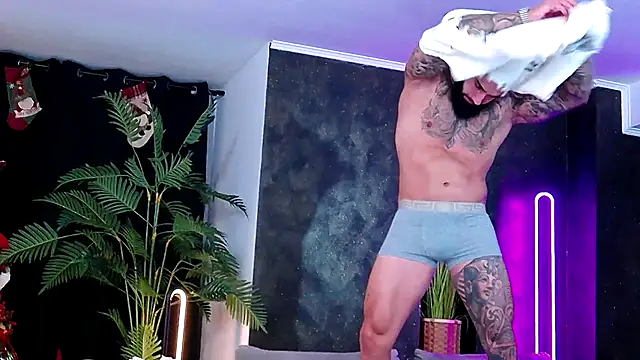 masterkingofmusclee online show from 2, 12, 2025