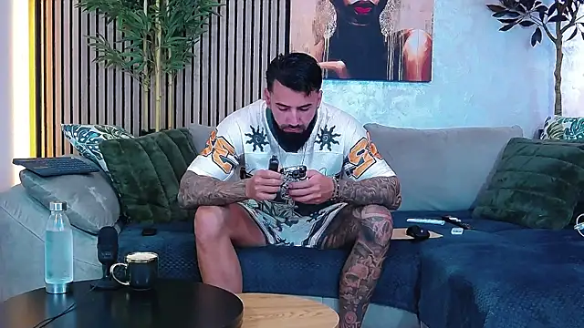 Snapshot of masterkingofmusclee chatting on 1, 6, 2026 masterkingofmusclee online show from 1, 6, 2026
