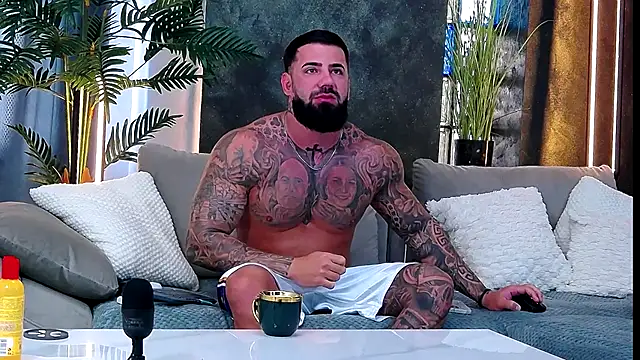 masterkingofmusclee online show from 10, 10, 2025