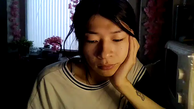 CarlyJoy online show from 9, 10, 2025