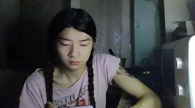 CarlyJoy online show from 18, 3, 2025